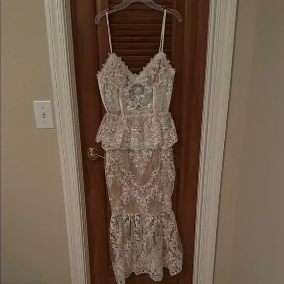 V. Chapman Dresses | V. Chapman White And Tan Ruffled Sundress For Weddings | Color: Tan/White | Size: 4 | Mrusso1's Closet V. Chapman Dresses | V. Chapman White And Tan Ruffled Sundress For Weddings | Color: Tan/White | Size: 4 | Mrusso1's Closet